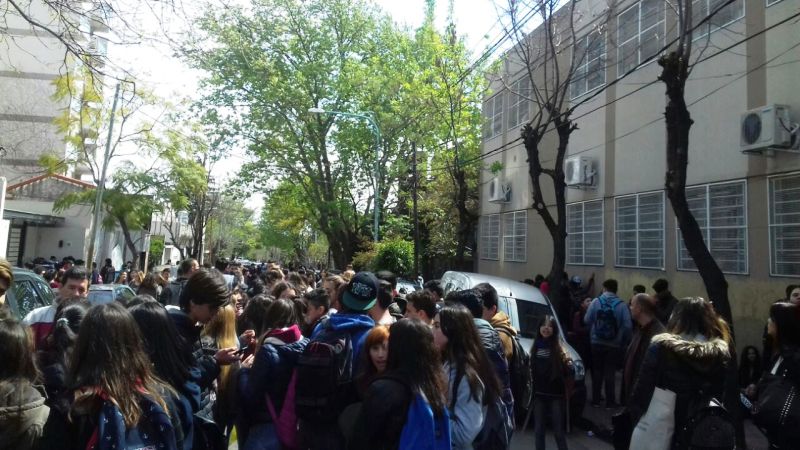 Amenazas de bomba en las escuelas y criminalización de la juventud