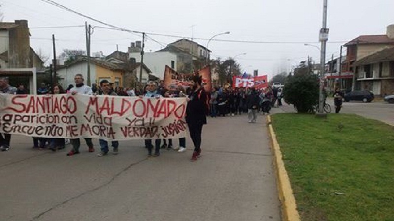 Multitudinaria marcha en Necochea por Santiago Maldonado