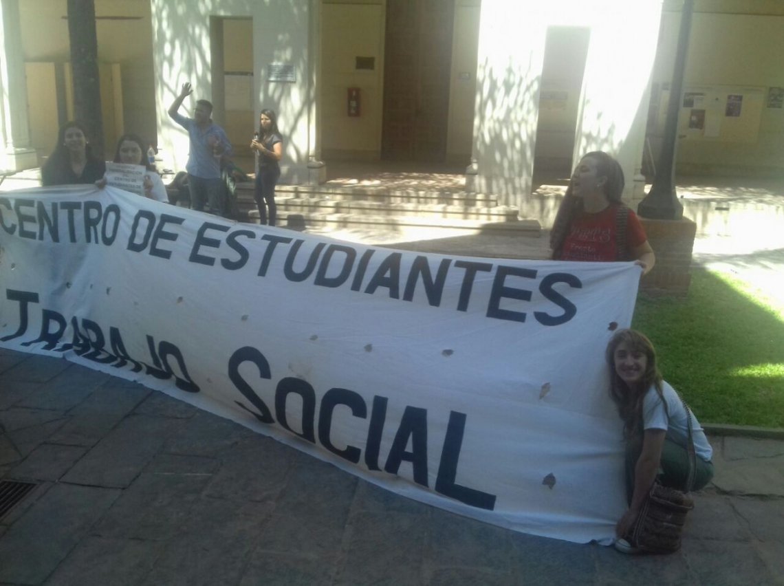 El Congreso de la Federación Universitaria del Litoral negó el micrófono a estudiantes de Trabajo Social