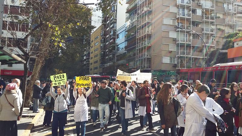 Hospital Bonaparte: desmantélame despacio, que la medicalización de la salud está apurada