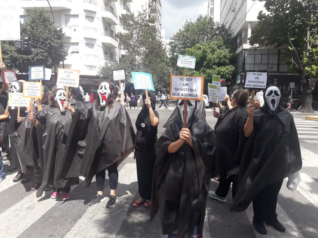 Novedosa protesta en Desarrollo Social de la provincia de Buenos Aires