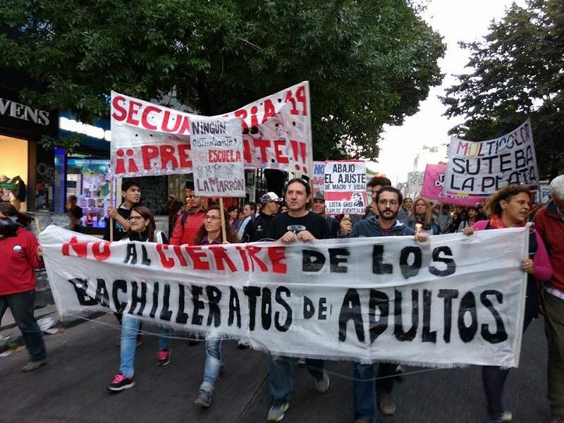 La Plata: nueva movilización en defensa de los Bachilleratos para adultos