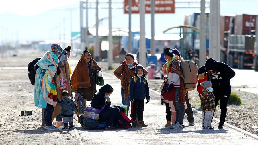 Derecha criminal y anti pobres: Evelyn Matthei propone dinamitar la frontera como solución frente a la migración irregular