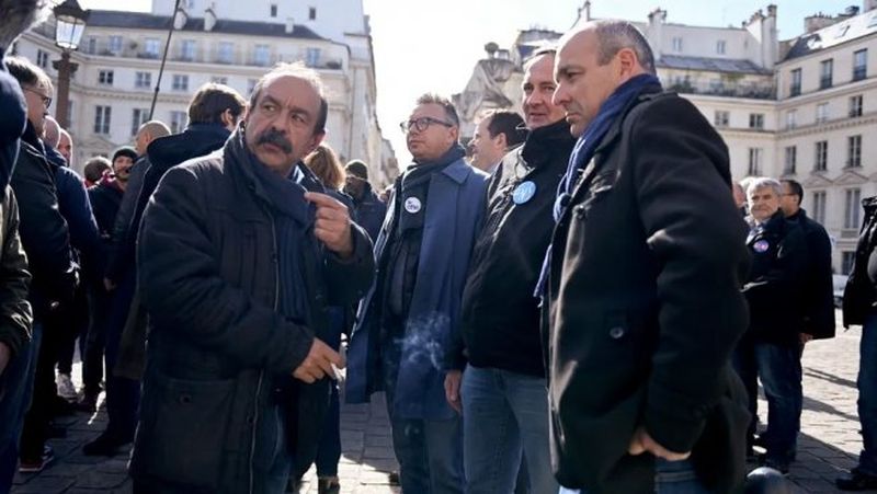  Frente a la fuerte represión policial en Francia: ¿qué hacen las centrales sindicales?