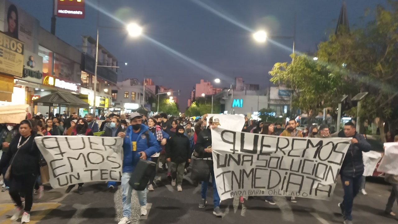 Vecinos del barrio Obligado movilizaron en el centro del municipio por tierra para vivir