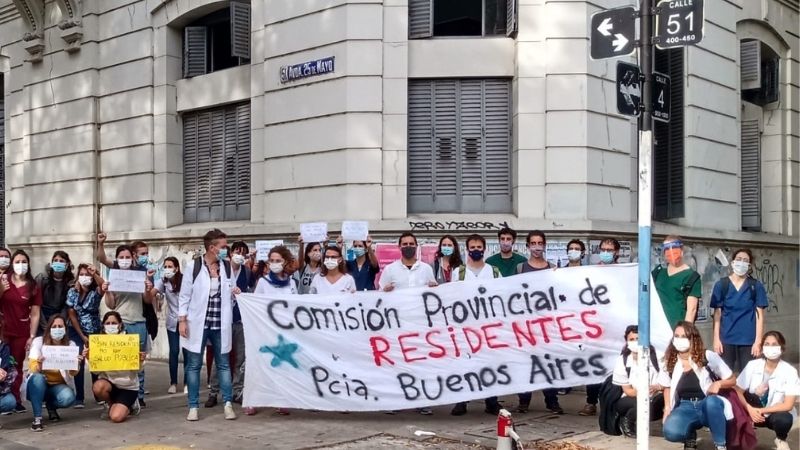 Residentes reclaman por su continuidad laboral: "Nadie sobra en salud"