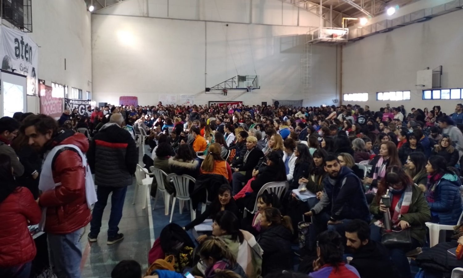 En Neuquén, las y los trabajadores de las educación se ponen de pie