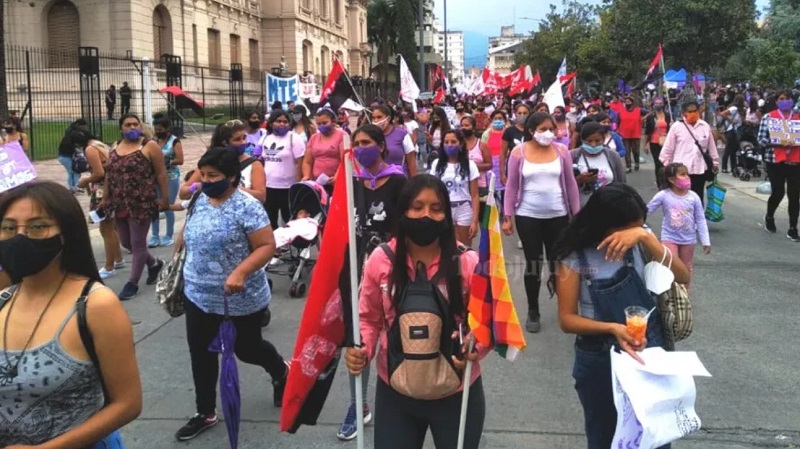 8M en Jujuy: una enorme movilización desafió la política represiva del gobernador Morales 