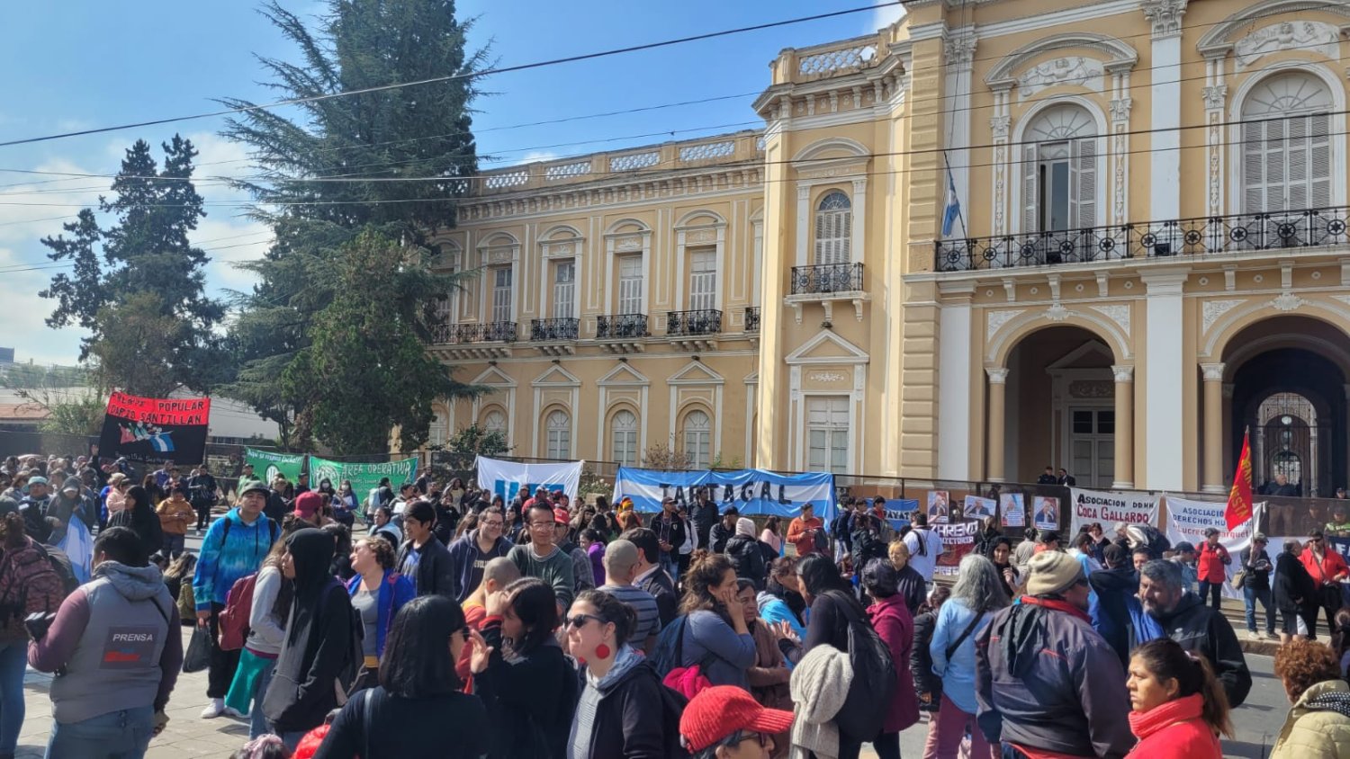 Antiprotesta: con la Legislatura vallada, el Senado de Salta votó la Ley contra la lucha docente