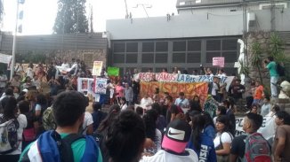 Segunda movilización multitudinaria contra el cierre de carreras terciarias