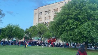 Casa Santa Cruz: 107 familias resisten contra un inminente desalojo en ciudad de Buenos Aires