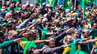 Bolsonaristas hacen saludo nazi en ciudad del sur de Brasil