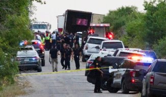 Hallan 50 migrantes muertos dentro de un camión en Texas