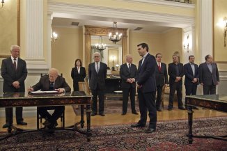 Alexis Tsipras jura como primer ministro en alianza con partido nacionalista de derecha