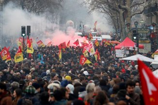 Francia: masivas movilizaciones en una nueva jornada de huelga contra los ataques de Macron