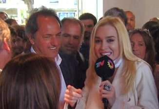 Scioli festejó con Clarín y enojó a Capitanich