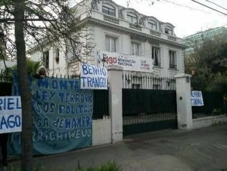 Toma de la sede de Renovación Nacional en apoyo a los Presos Políticos Mapuche