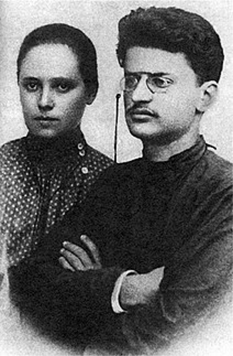 Aleksandra y Trotsky en 1897