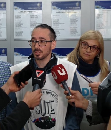 Sebastián Henríquez presenta proyecto para derogar el Ítem Aula