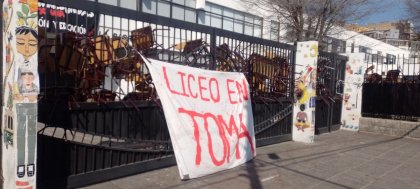 Toma Liceo Eduardo de la Barra: Por mejor infraestructura y condiciones para estudiar