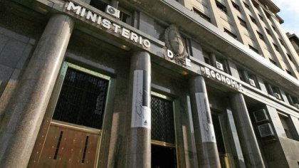 Trabajadores del Ministerio de Economía convocan a ingresar juntos el 2 de enero ante los despidos