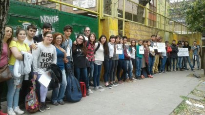 Abrazo al Nacional de Quilmes contra la criminalización de la juventud