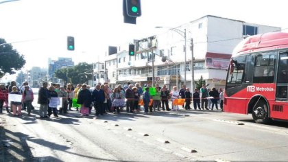 Mancera responde con granaderos a vecinos que exigen agua en Eje 4 Sur