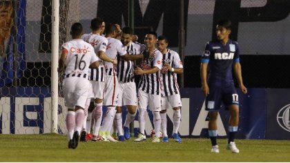 Caída de Racing ante Libertad que lo deja preso de la necesidad