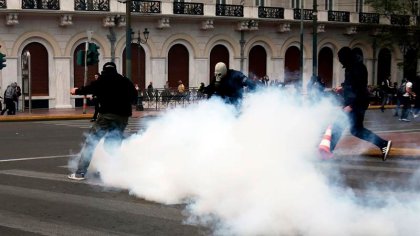 Grecia: la policía reprime a estudiantes en manifestación contra recortes en educación