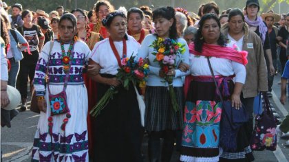 Marichuy inicia recorrido en Ciudad Universitaria con madre de Lesvy Osorio