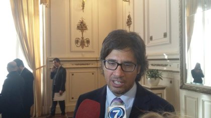 Peligroso y demagógico: el Gobierno quiere “juzgar en ausencia” por el atentado a la AMIA