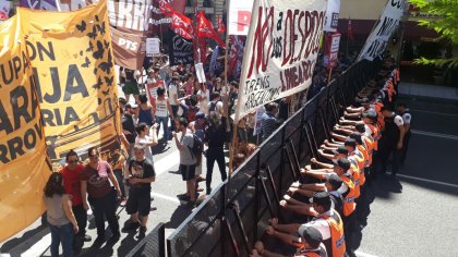 [Fotos y Videos] El Congreso argentino militarizado para aprobar el ajuste a los jubilados