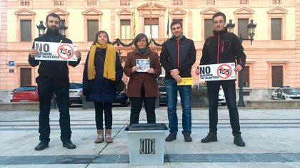 La Policia Nacional identifica a candidats de la CUP en un acte de campanya