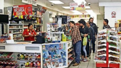 FEMSA explota a sus trabajadores: esto es lo que gana un cajero de Oxxo