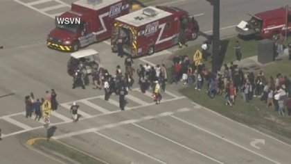 Al menos 17 muertos por un tiroteo en colegio de Florida