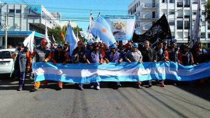 Río Gallegos: mineros de Río Turbio marchan contra los despidos 