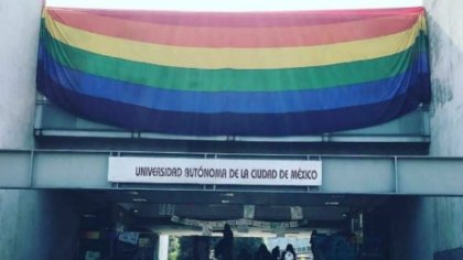 Izan la bandera LGBTI en UACM en protesta por asesinato de Isaac Luna