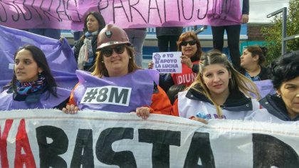 Acto de las mujeres del carbón de Río Turbio en Mina 5 por el #8M - YouTube