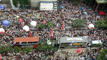 Masiva asamblea de docentes de San Pablo vota continuar la huelga