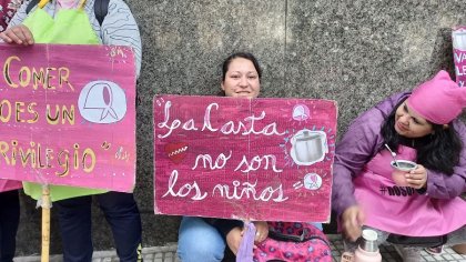 Fila contra el hambre: organizaciones sociales protestan frente a Capital Humano