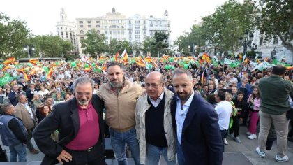 Más censura en educación, medidas racistas y contra el derecho a la vivienda: los costes de abrir camino a la derecha