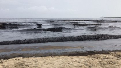 Derrame de petróleo en Refinería El Palito contamina costas del estado Carabobo