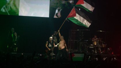 La banda Ska-p apoyó a Palestina en la última estampida en el Luna Park