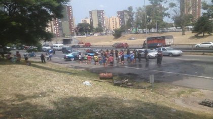 Hartos: vecinos organizados en asamblea convocan a un corte en Dellepiane y La Salle por baja tensión