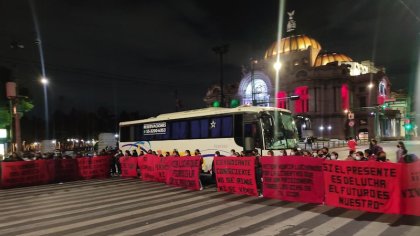 Normalistas de Puebla protestan en la CDMX en defensa de su escuela