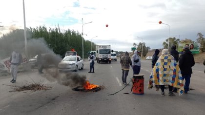 Cortaron la ruta contra despidos en el hospital de Centenario