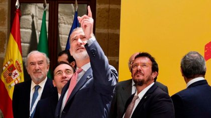 ¿Anticapitalismo monárquico? Kichi rinde pleitesía al rey Felipe VI en el IX Congreso Internacional de la Lengua Española en Cádiz