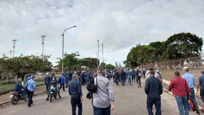 Con paro de brazos caídos trabajadores de Planta Casima intensifican acciones de protesta