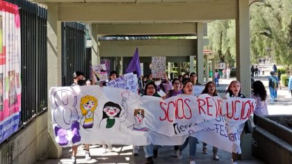 8M: Gran contingente de la FES Acatlán y CCH Naucalpan marcha junto a Pan y Rosas