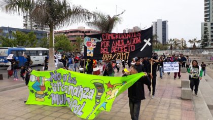 Artistas y comerciantes marchan contra ordenanza de Karen Rojo